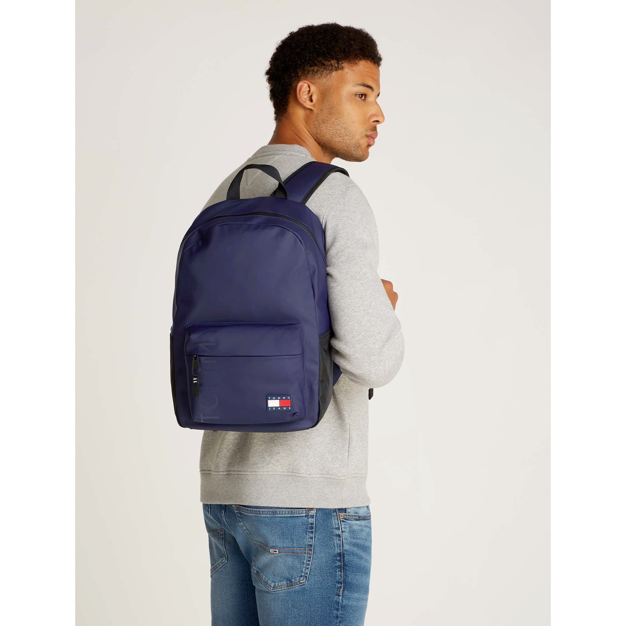 TJM_DAILY_DOME_BACKPACK_AM0AM12907_DY4_Image_5