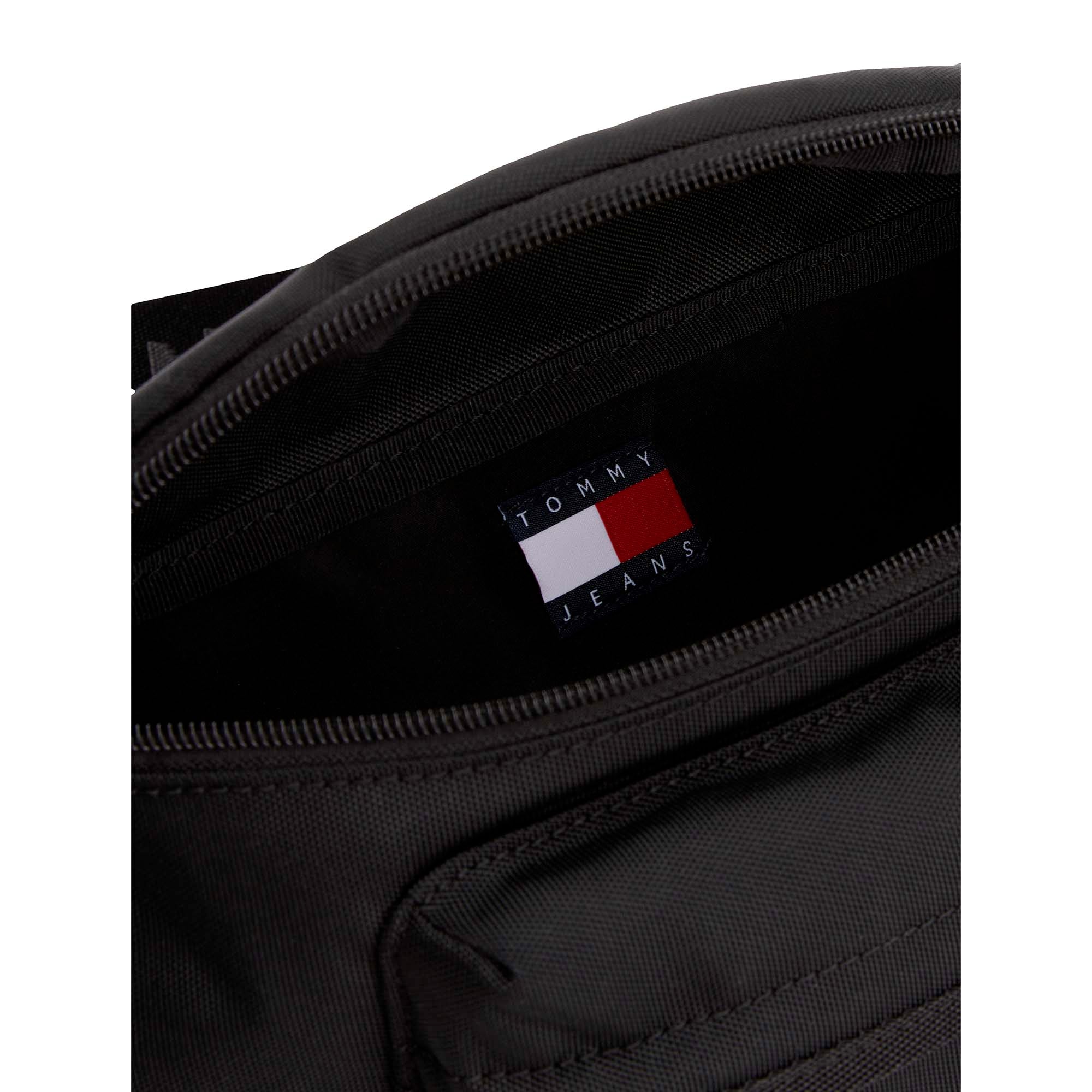 TJM_ESS_DAILY_BUMBAG_AM0AM13390_BDS_Image_3