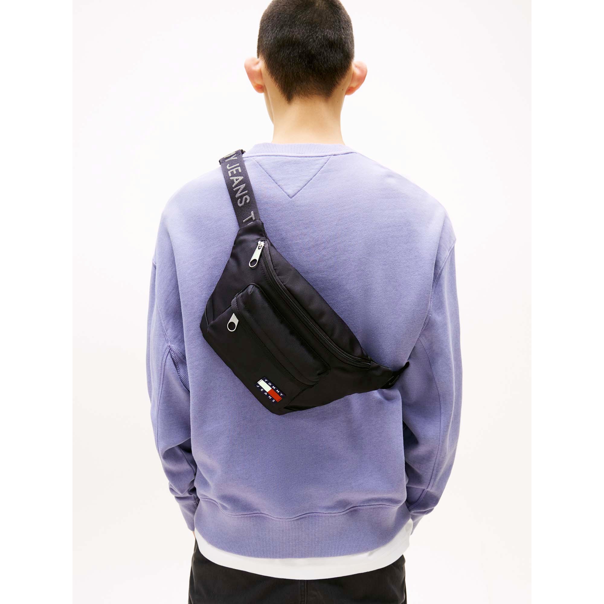 TJM_ESS_DAILY_BUMBAG_AM0AM13390_BDS_Image_5