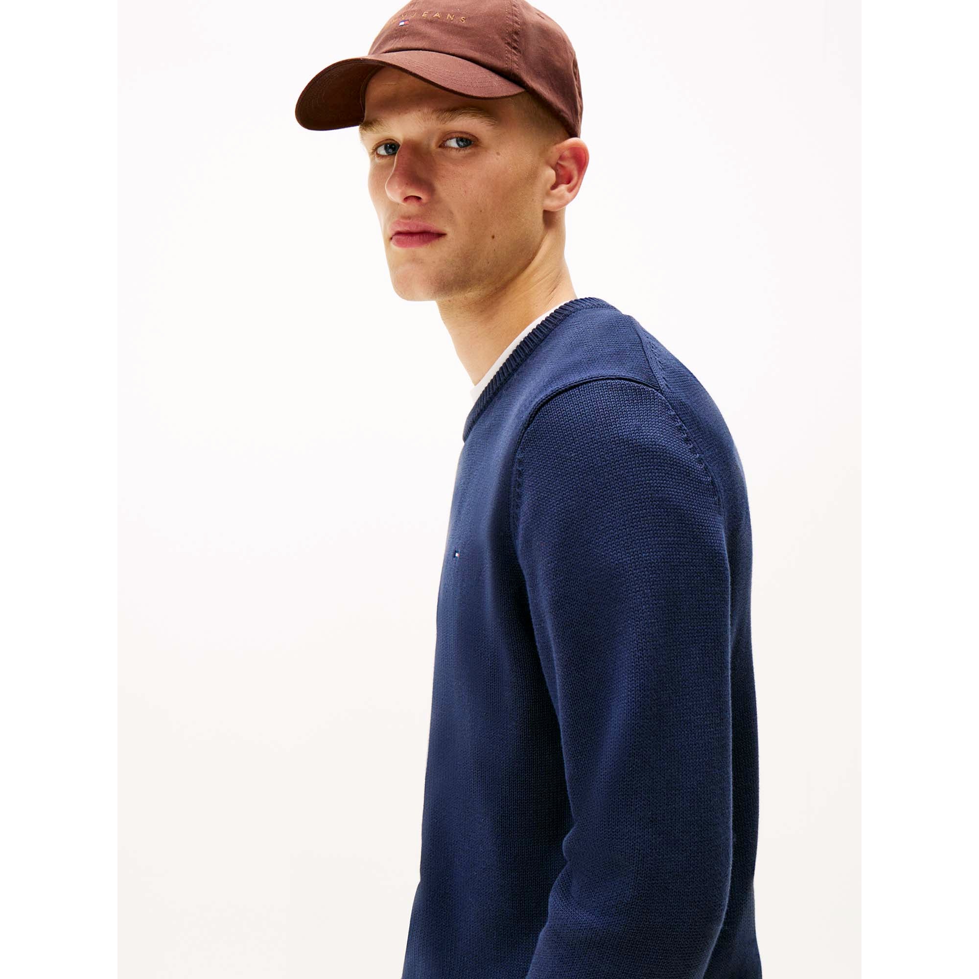 TJM_SLIM_ESS_SWEATER_DM0DM21787_C1G_Image_4