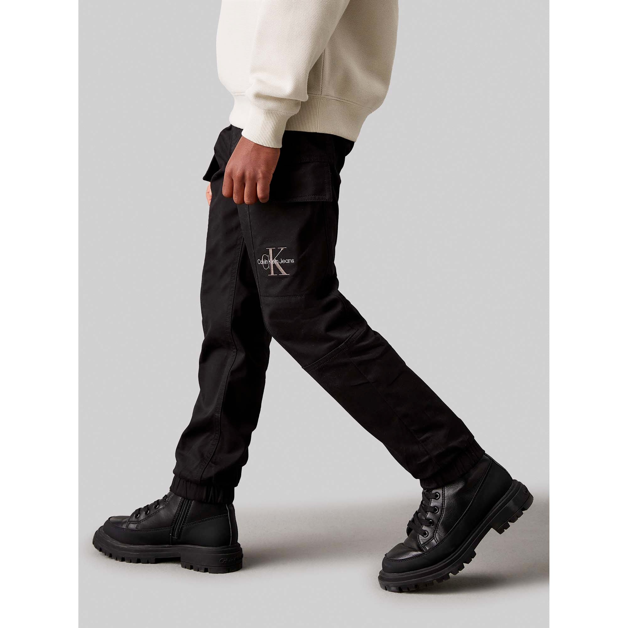 ESSENTIAL_WOVEN_CARGO_PANTS_CKIB0IB02270T_BEH_Image_2