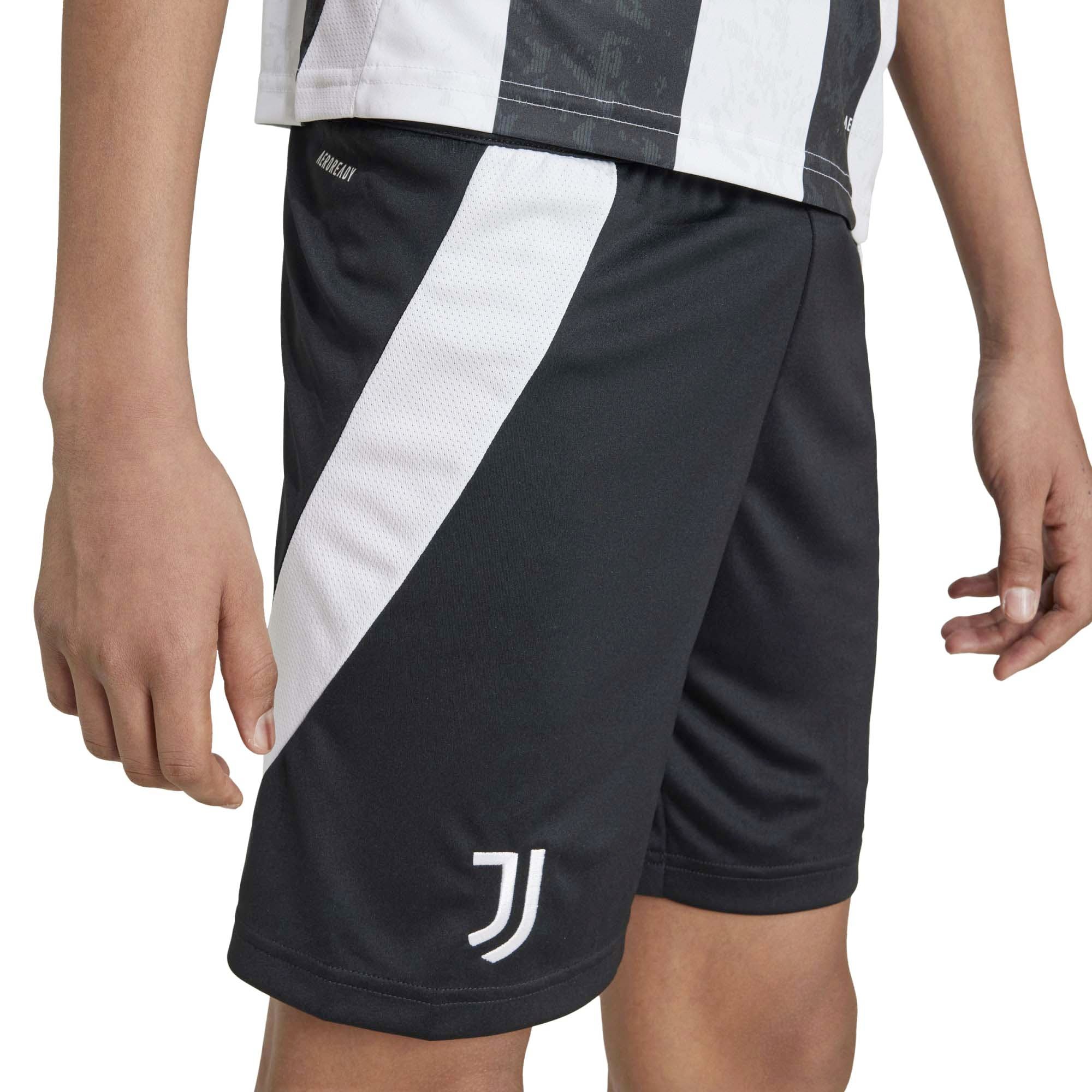 JUVE_H_SHO_Y_IT3553_BLACKWH_Image_2