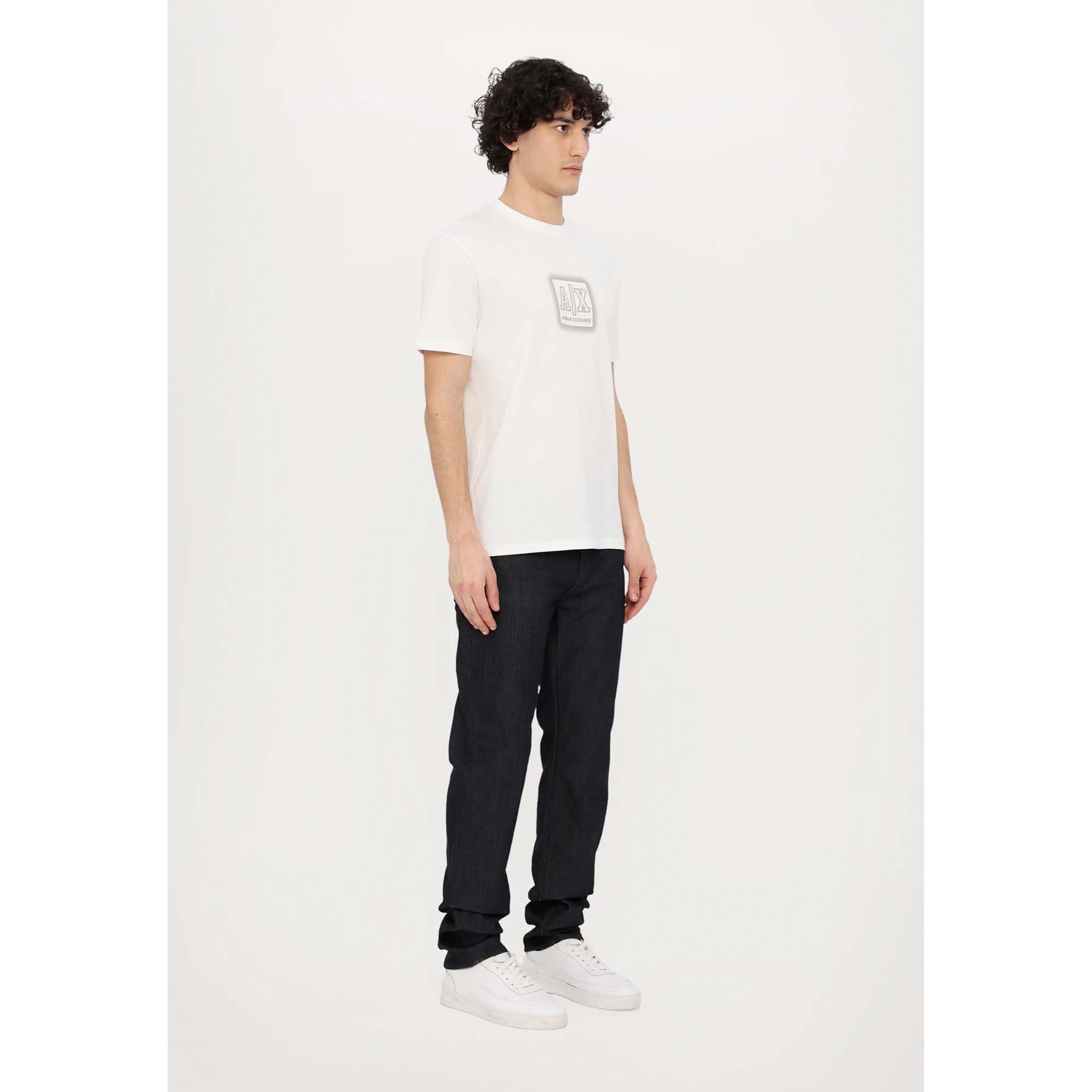 T-SHIRT_XM000545AF10361_U0009_Image_4