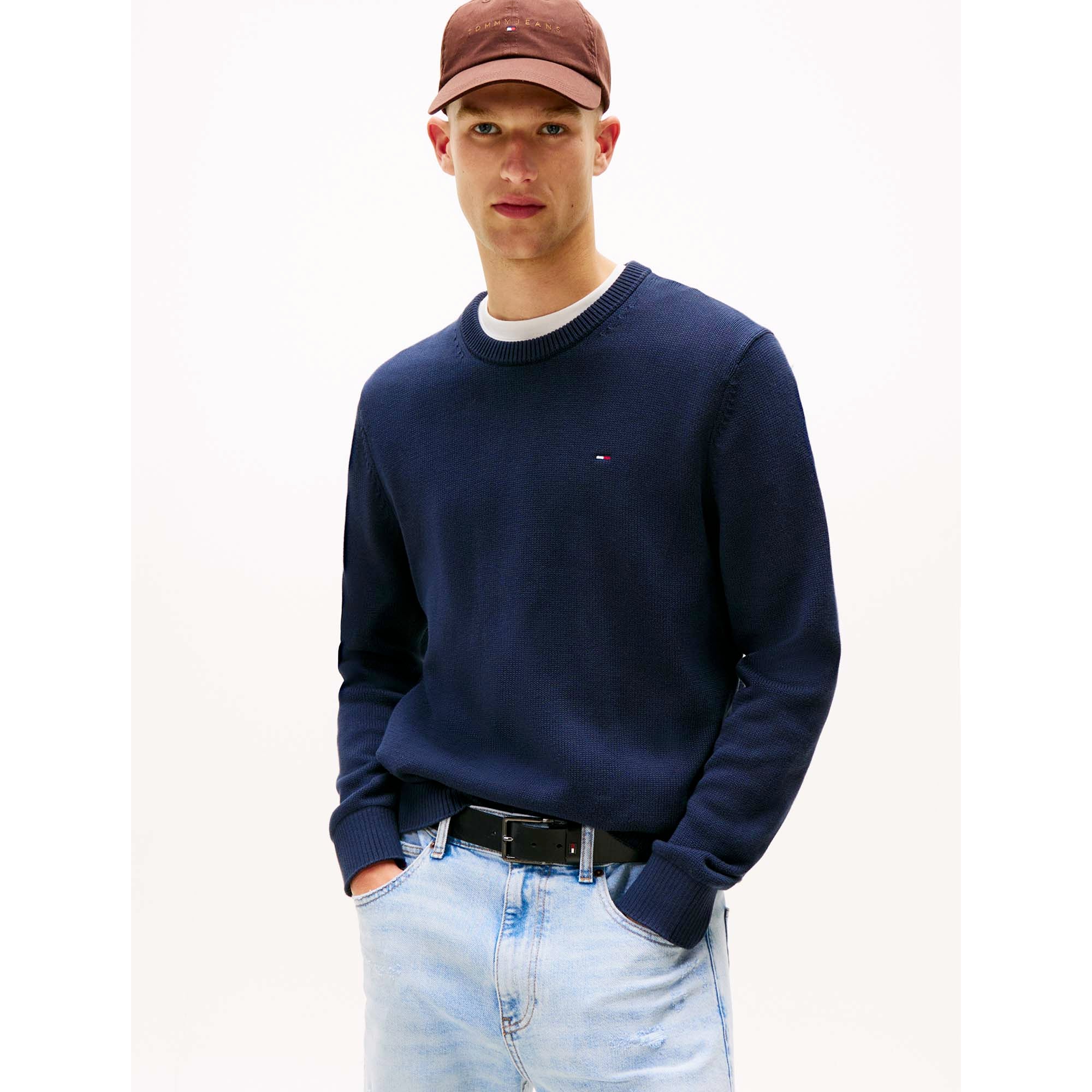 TJM_SLIM_ESS_SWEATER_DM0DM21787_C1G_Image_2